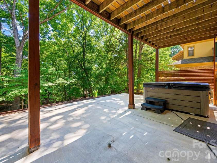 7057 Mariners Court, Tega Cay, SC 29708.  MLS# CAR4384678, YatesRealty ID 30001. 