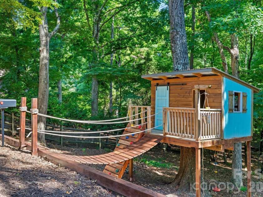7057 Mariners Court, Tega Cay, SC 29708.  MLS# CAR4384678, YatesRealty ID 30001. 