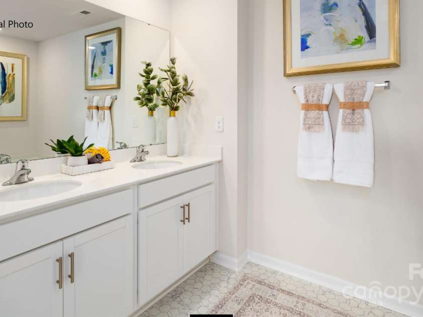 137 Parker Claire Lane, Kings Mountain, NC 28086.  MLS# CAR4288400, YatesRealty ID 30003. 