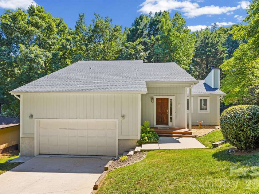 4160 Koala Circle, Tega Cay, SC 29708.  MLS# CAR4386791, YatesRealty ID 30003. 
