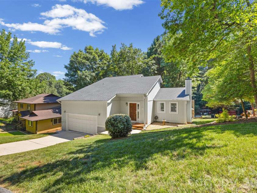 4160 Koala Circle, Tega Cay, SC 29708.  MLS# CAR4386791, YatesRealty ID 30003. 