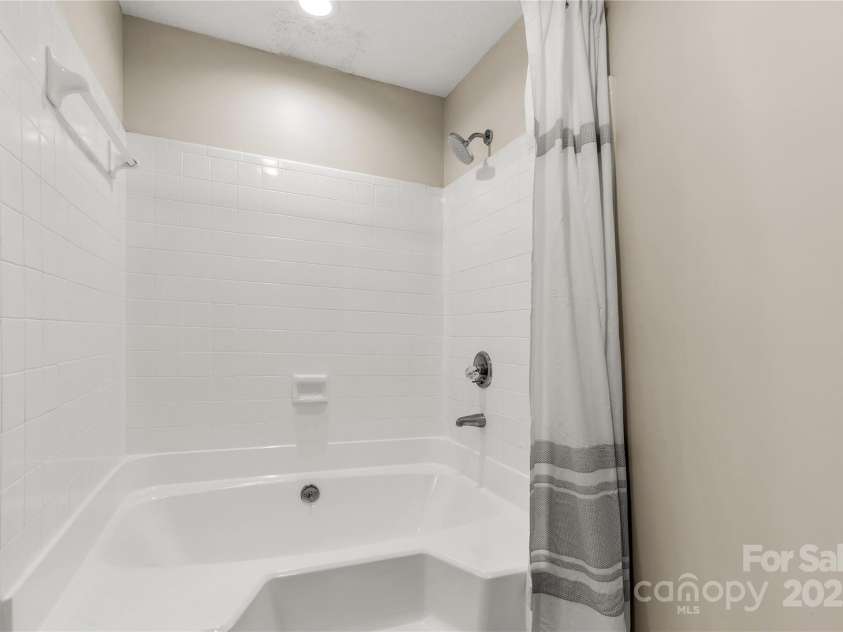 7205 Winery Lane, Charlotte, NC 28227.  MLS# CAR4288397, YatesRealty ID 30004. 