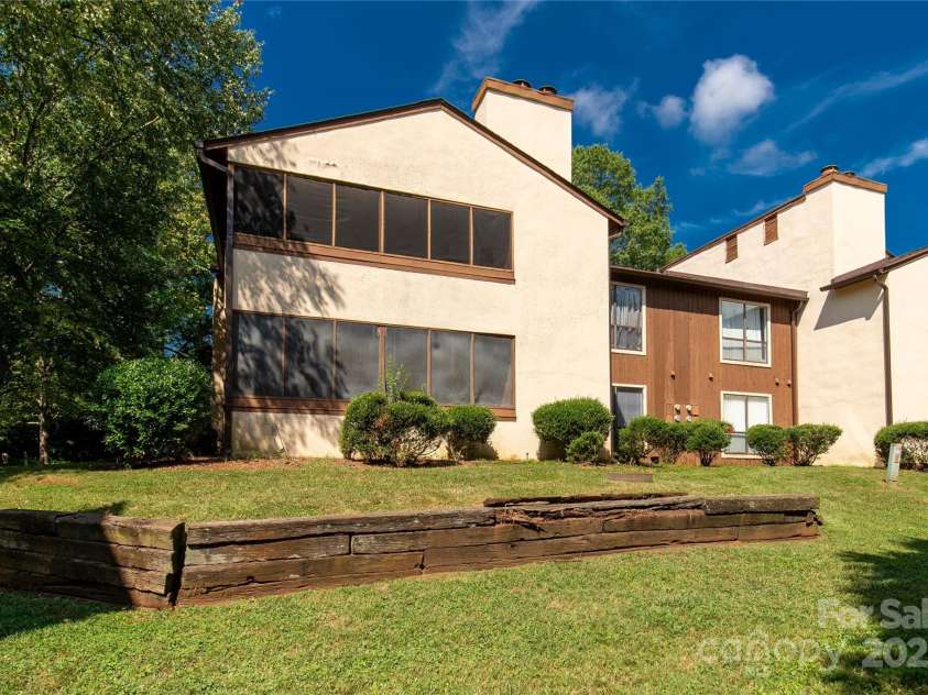 7205 Winery Lane, Charlotte, NC 28227.  MLS# CAR4288397, YatesRealty ID 30004. 