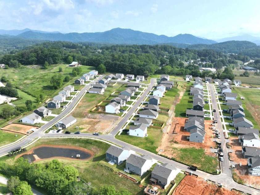 158 Ridgehaven Drive, Waynesville, NC 28786.  MLS# CAR4288405, YatesRealty ID 30005. Community Overview