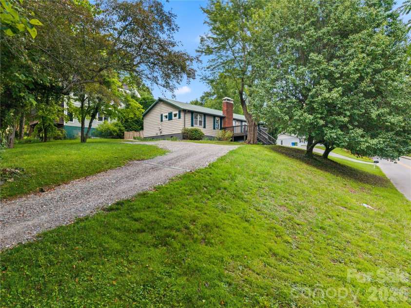 589 Sand Hill Road, Asheville, NC 28806.  MLS# CAR4389720, YatesRealty ID 30006. 