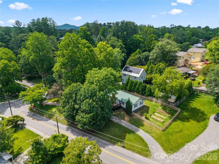 589 Sand Hill Road, Asheville, NC 28806.  MLS# CAR4389720, YatesRealty ID 30006. 