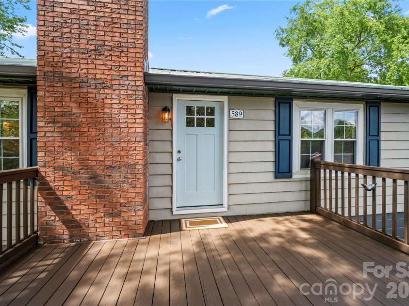 589 Sand Hill Road, Asheville, NC 28806.  MLS# CAR4389720, YatesRealty ID 30006. 