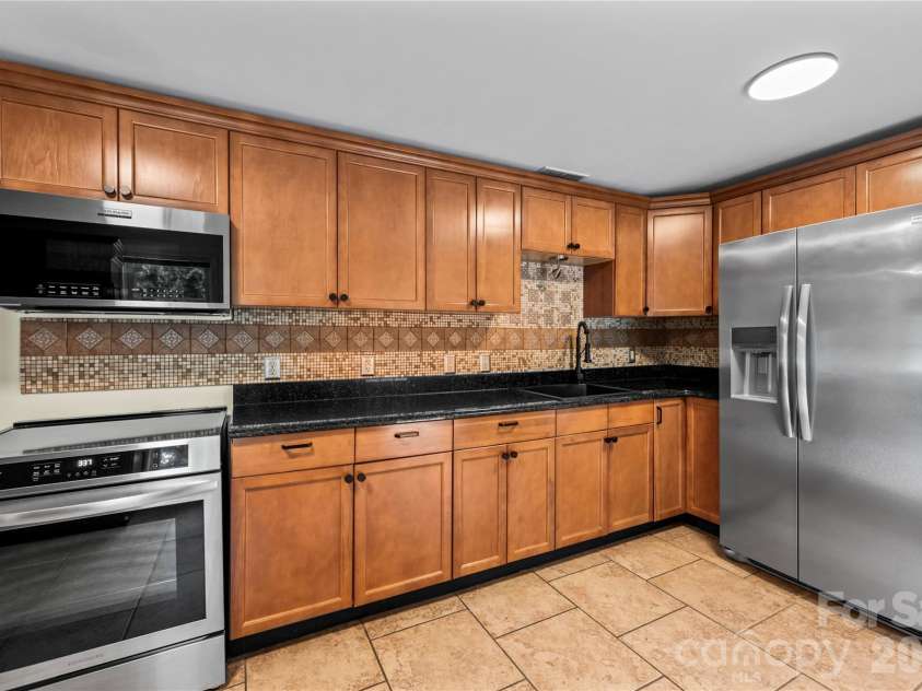 589 Sand Hill Road, Asheville, NC 28806.  MLS# CAR4389720, YatesRealty ID 30006. 