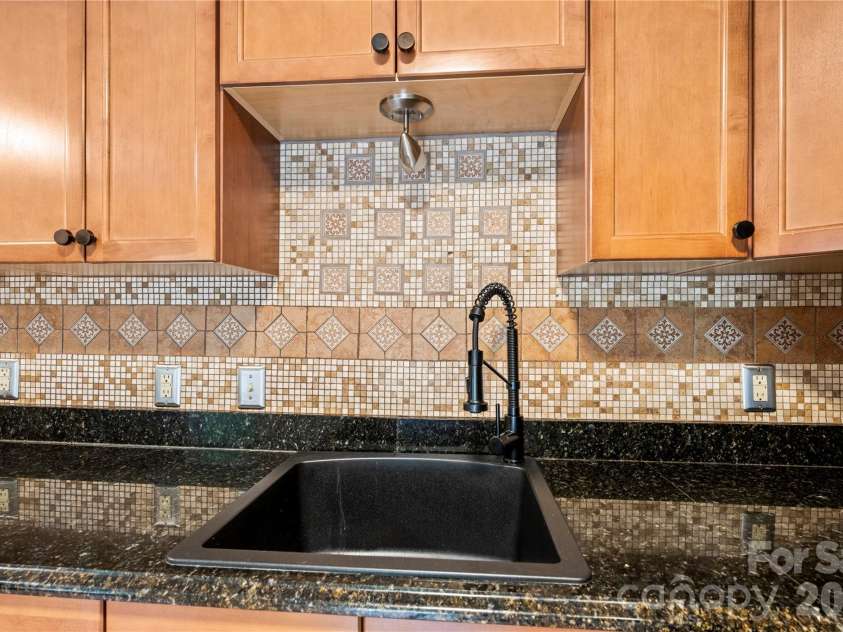 589 Sand Hill Road, Asheville, NC 28806.  MLS# CAR4389720, YatesRealty ID 30006. 