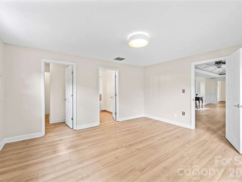 589 Sand Hill Road, Asheville, NC 28806.  MLS# CAR4389720, YatesRealty ID 30006. 
