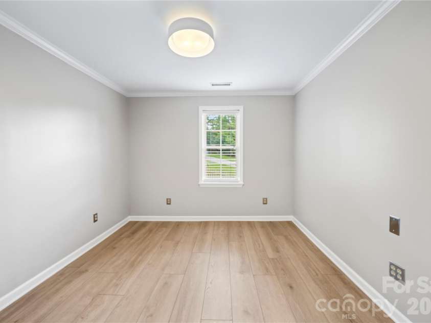 589 Sand Hill Road, Asheville, NC 28806.  MLS# CAR4389720, YatesRealty ID 30006. 