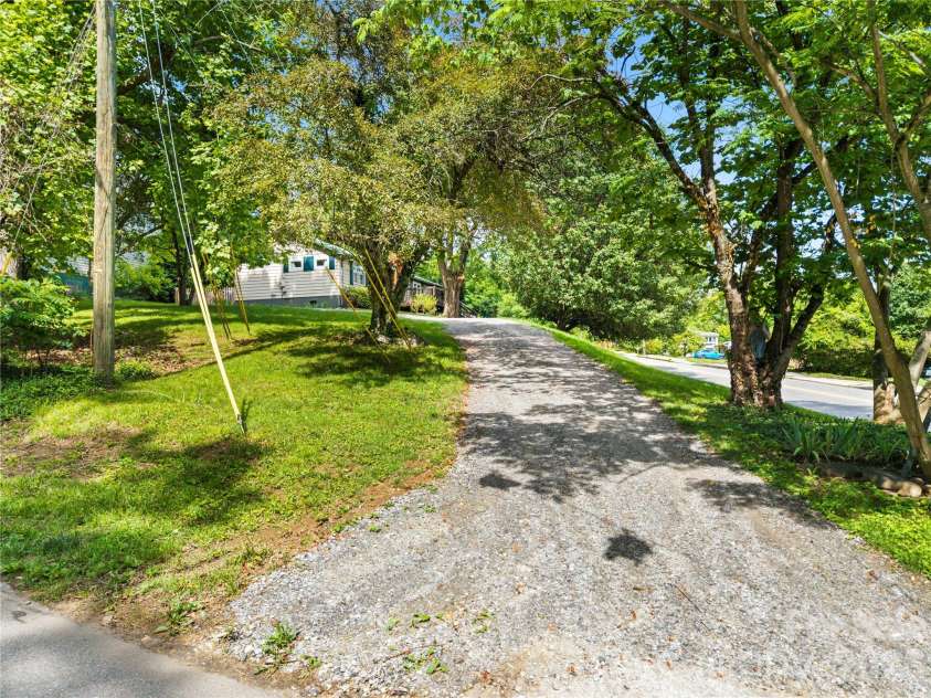 589 Sand Hill Road, Asheville, NC 28806.  MLS# CAR4389720, YatesRealty ID 30006. 