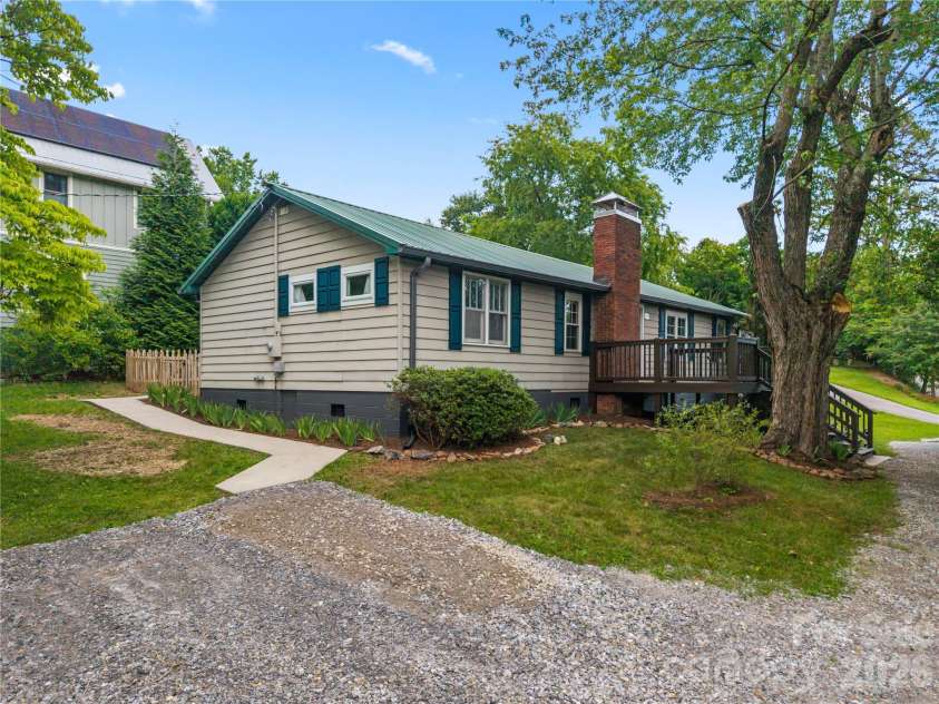 589 Sand Hill Road, Asheville, NC 28806.  MLS# CAR4389720, YatesRealty ID 30006. 