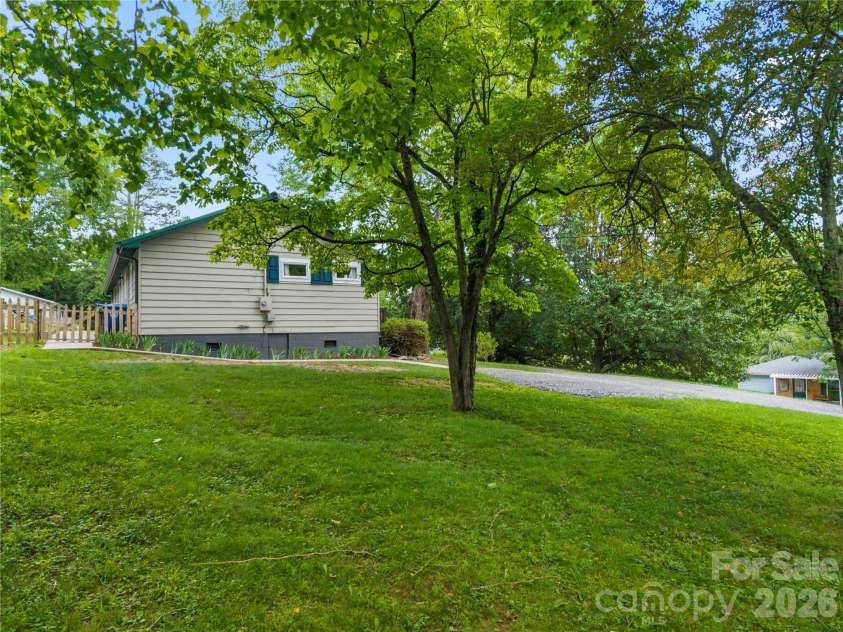 589 Sand Hill Road, Asheville, NC 28806.  MLS# CAR4389720, YatesRealty ID 30006. 