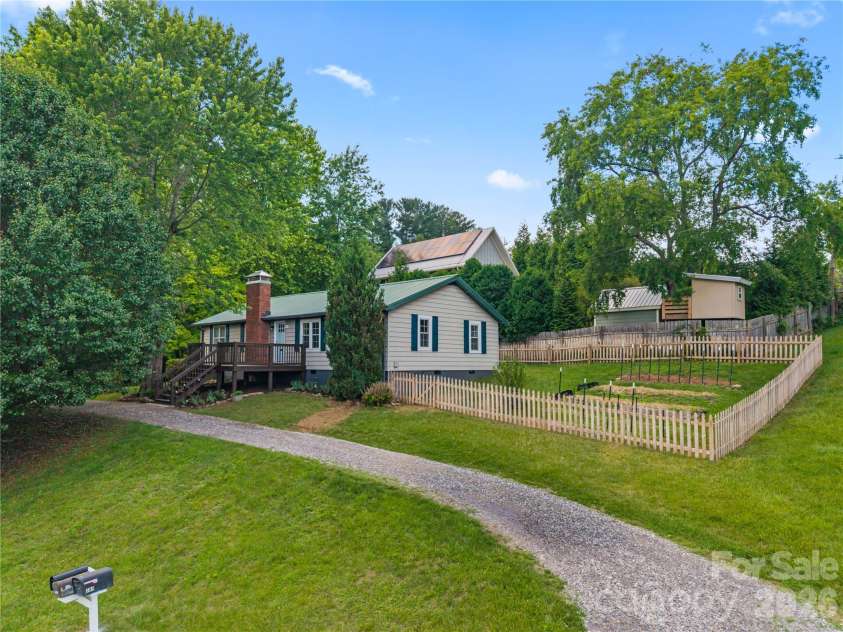 589 Sand Hill Road, Asheville, NC 28806.  MLS# CAR4389720, YatesRealty ID 30006. 