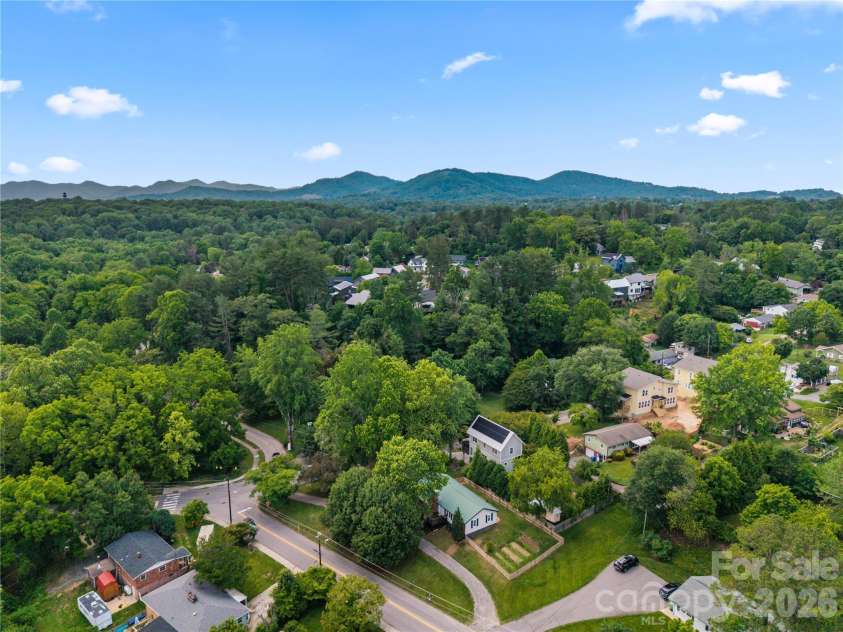 589 Sand Hill Road, Asheville, NC 28806.  MLS# CAR4389720, YatesRealty ID 30006. 