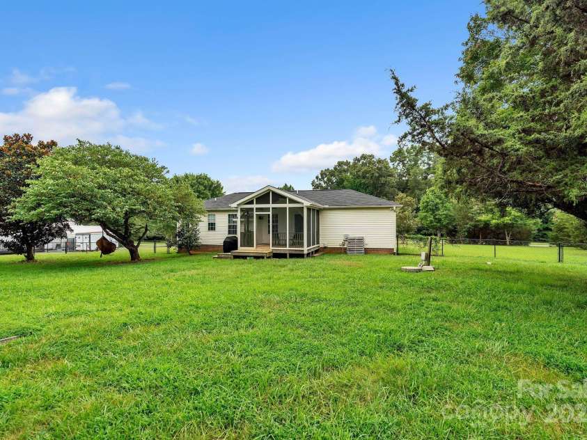 4604 Hopewood Drive, Graham, NC 27253.  MLS# CAR4288425, YatesRealty ID 30008. 