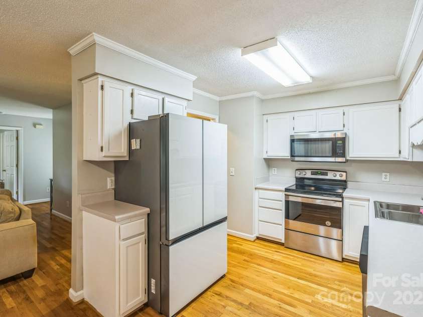4604 Hopewood Drive, Graham, NC 27253.  MLS# CAR4288425, YatesRealty ID 30008. 