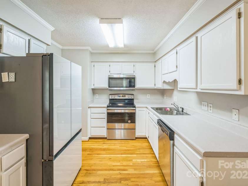 4604 Hopewood Drive, Graham, NC 27253.  MLS# CAR4288425, YatesRealty ID 30008. 