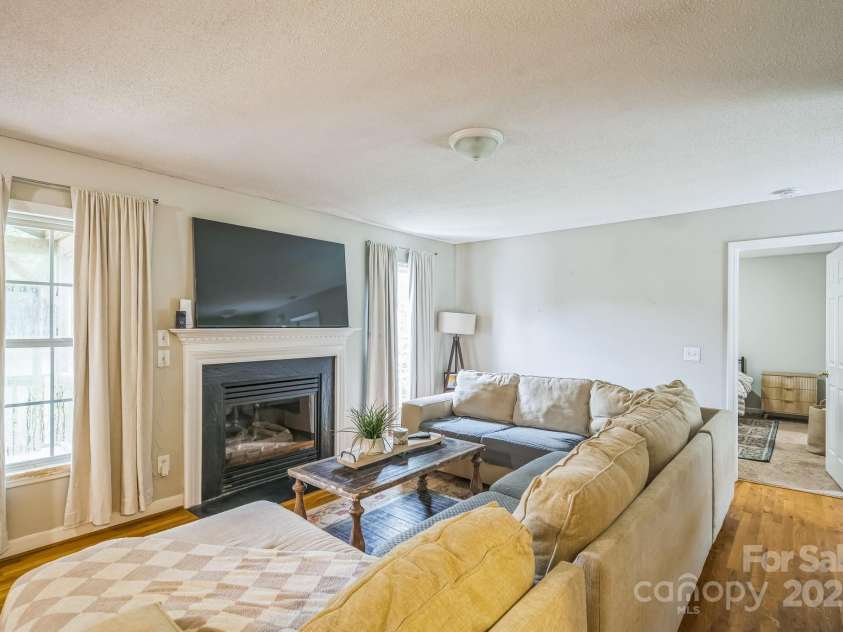 4604 Hopewood Drive, Graham, NC 27253.  MLS# CAR4288425, YatesRealty ID 30008. 