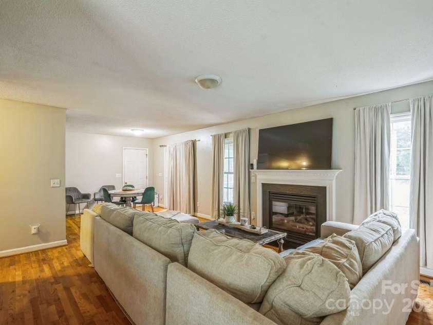 4604 Hopewood Drive, Graham, NC 27253.  MLS# CAR4288425, YatesRealty ID 30008. 