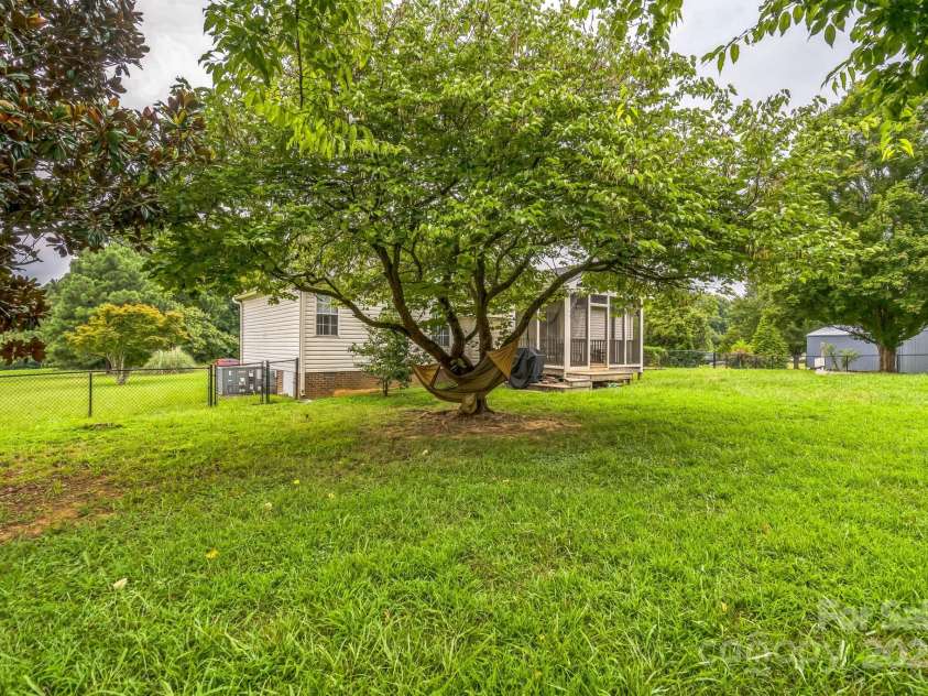 4604 Hopewood Drive, Graham, NC 27253.  MLS# CAR4288425, YatesRealty ID 30008. 