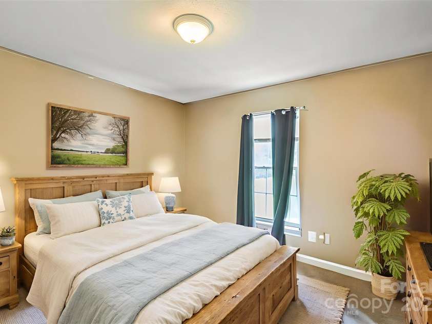 4604 Hopewood Drive, Graham, NC 27253.  MLS# CAR4288425, YatesRealty ID 30008. 