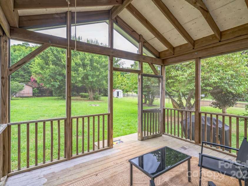 4604 Hopewood Drive, Graham, NC 27253.  MLS# CAR4288425, YatesRealty ID 30008. 