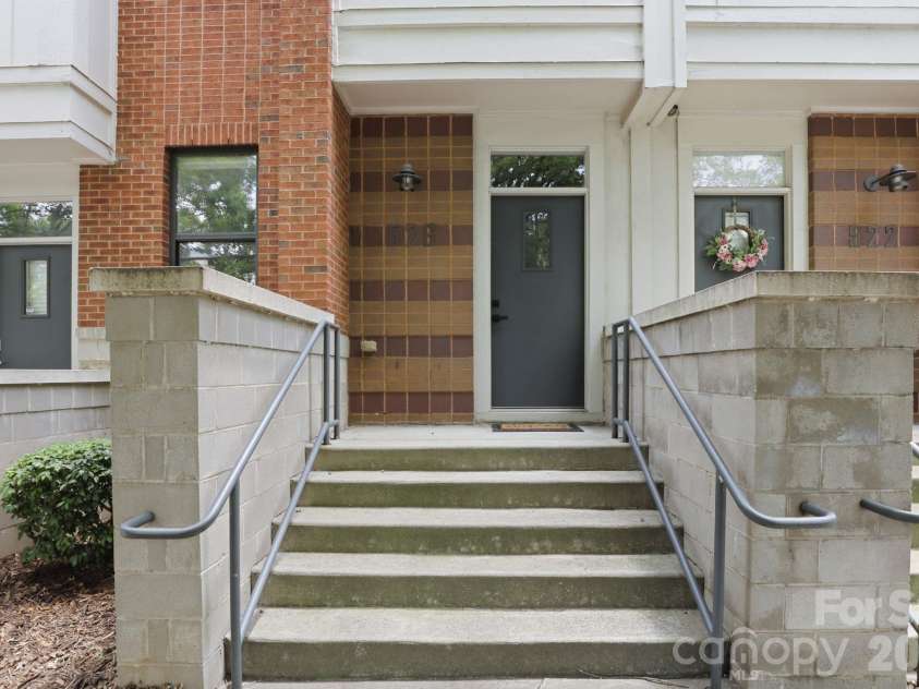 526 N McDowell Street, Charlotte, NC 28204.  MLS# CAR4390203, YatesRealty ID 30008. 