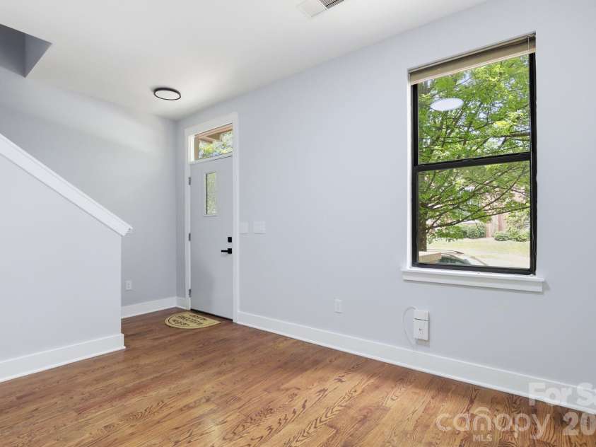 526 N McDowell Street, Charlotte, NC 28204.  MLS# CAR4390203, YatesRealty ID 30008. 