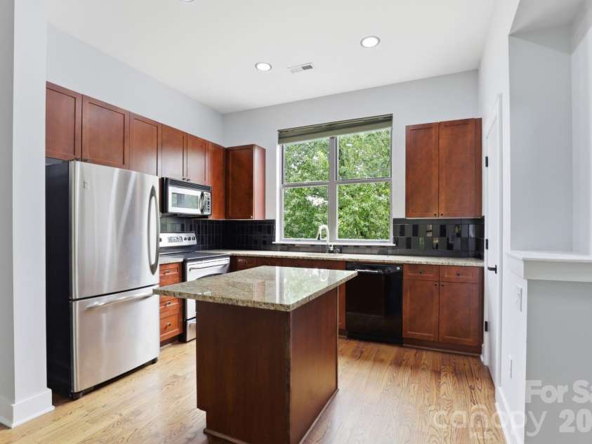 526 N McDowell Street, Charlotte, NC 28204.  MLS# CAR4390203, YatesRealty ID 30008. 