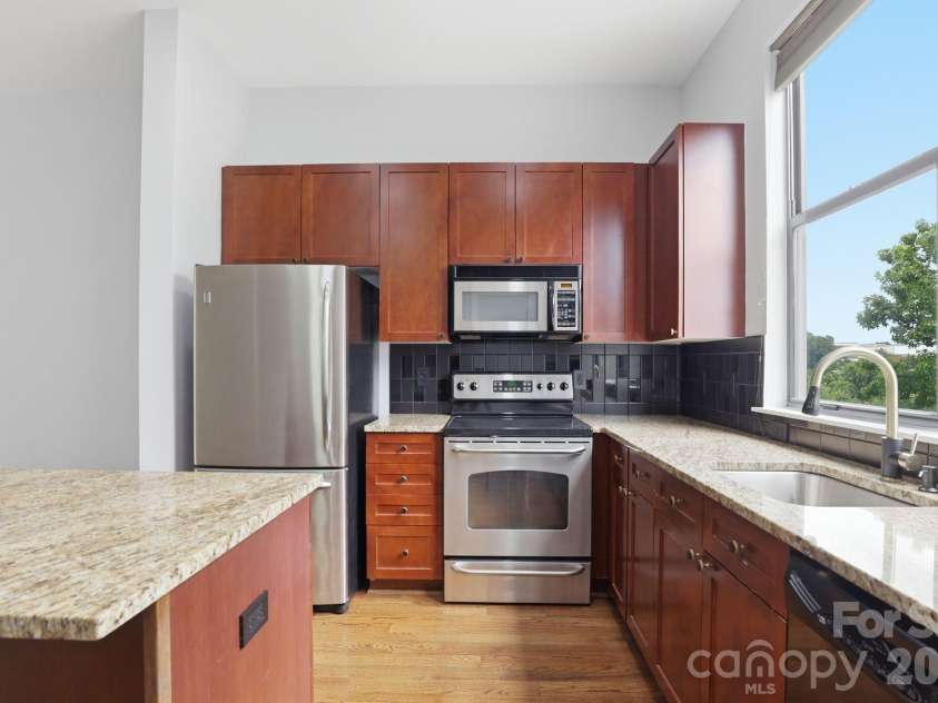 526 N McDowell Street, Charlotte, NC 28204.  MLS# CAR4390203, YatesRealty ID 30008. 