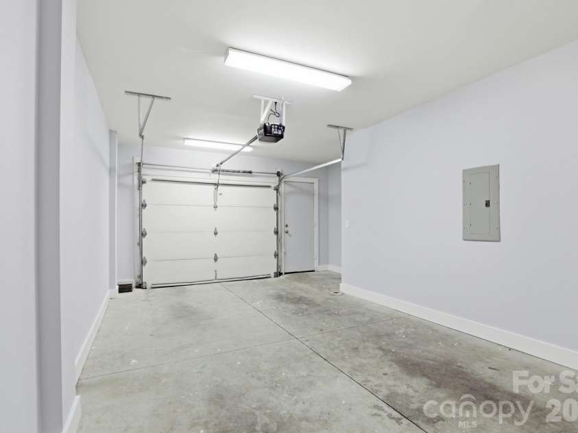 526 N McDowell Street, Charlotte, NC 28204.  MLS# CAR4390203, YatesRealty ID 30008. 