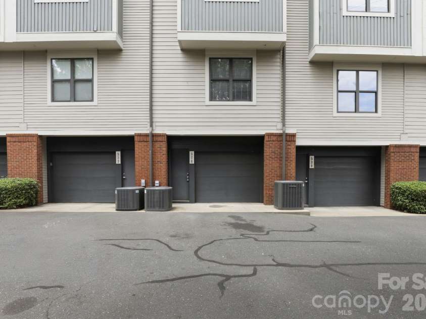 526 N McDowell Street, Charlotte, NC 28204.  MLS# CAR4390203, YatesRealty ID 30008. 