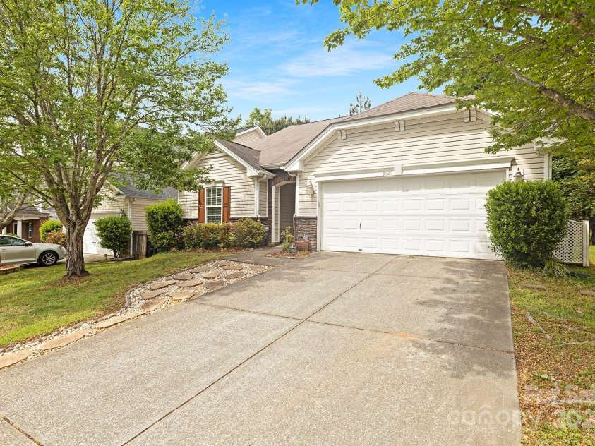 9325 Seamill Road, Charlotte, NC 28278.  MLS# CAR4130842, YatesRealty ID 3001. 