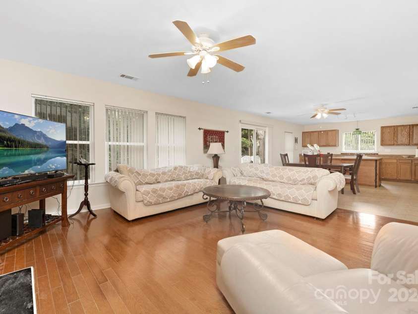 9325 Seamill Road, Charlotte, NC 28278.  MLS# CAR4130842, YatesRealty ID 3001. 