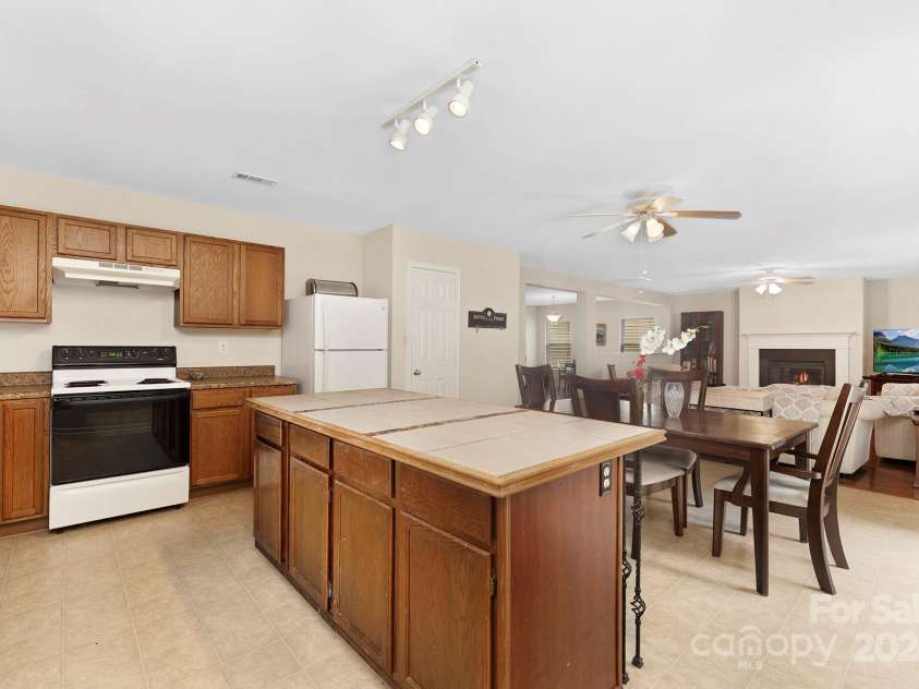 9325 Seamill Road, Charlotte, NC 28278.  MLS# CAR4130842, YatesRealty ID 3001. 