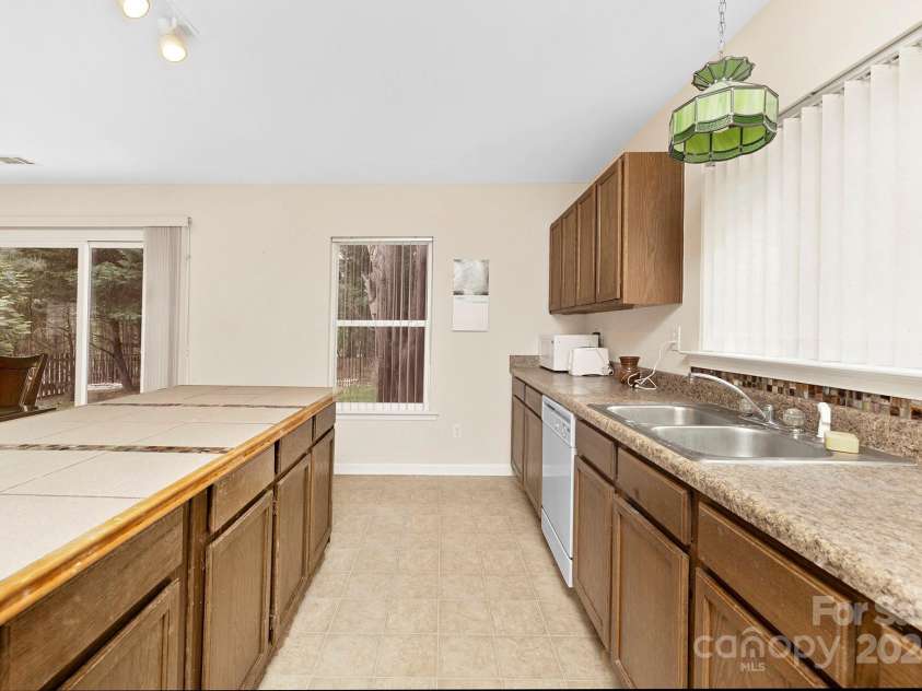 9325 Seamill Road, Charlotte, NC 28278.  MLS# CAR4130842, YatesRealty ID 3001. 