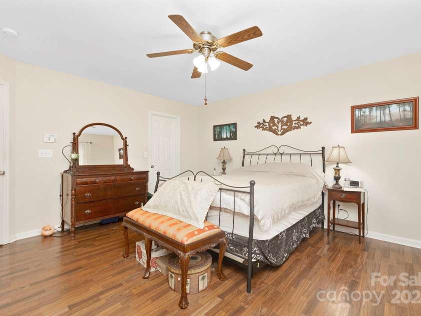 9325 Seamill Road, Charlotte, NC 28278.  MLS# CAR4130842, YatesRealty ID 3001. 