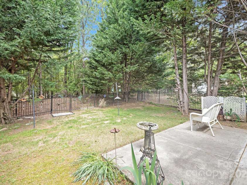 9325 Seamill Road, Charlotte, NC 28278.  MLS# CAR4130842, YatesRealty ID 3001. 