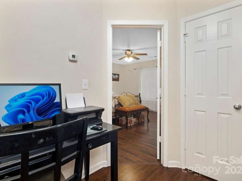 9325 Seamill Road, Charlotte, NC 28278.  MLS# CAR4130842, YatesRealty ID 3001. Computer niche