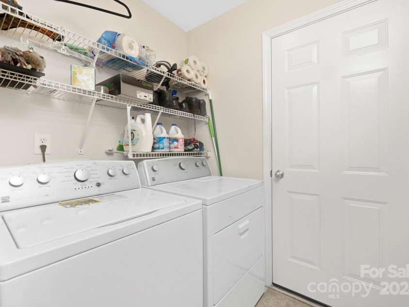9325 Seamill Road, Charlotte, NC 28278.  MLS# CAR4130842, YatesRealty ID 3001. Laundry Mud Room