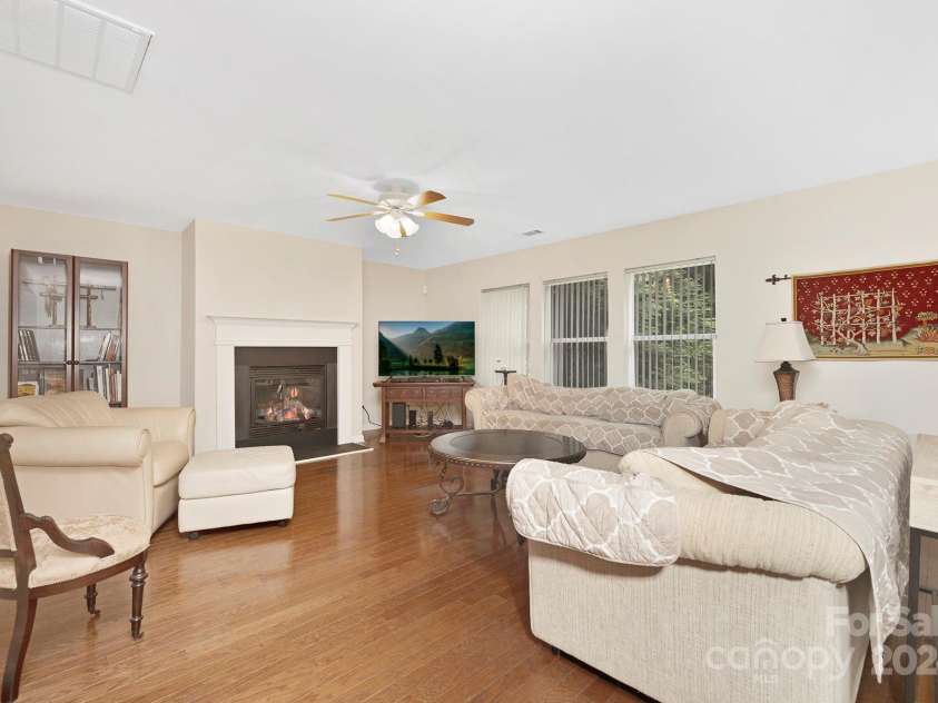 9325 Seamill Road, Charlotte, NC 28278.  MLS# CAR4130842, YatesRealty ID 3001. Living room w/ gas fireplace