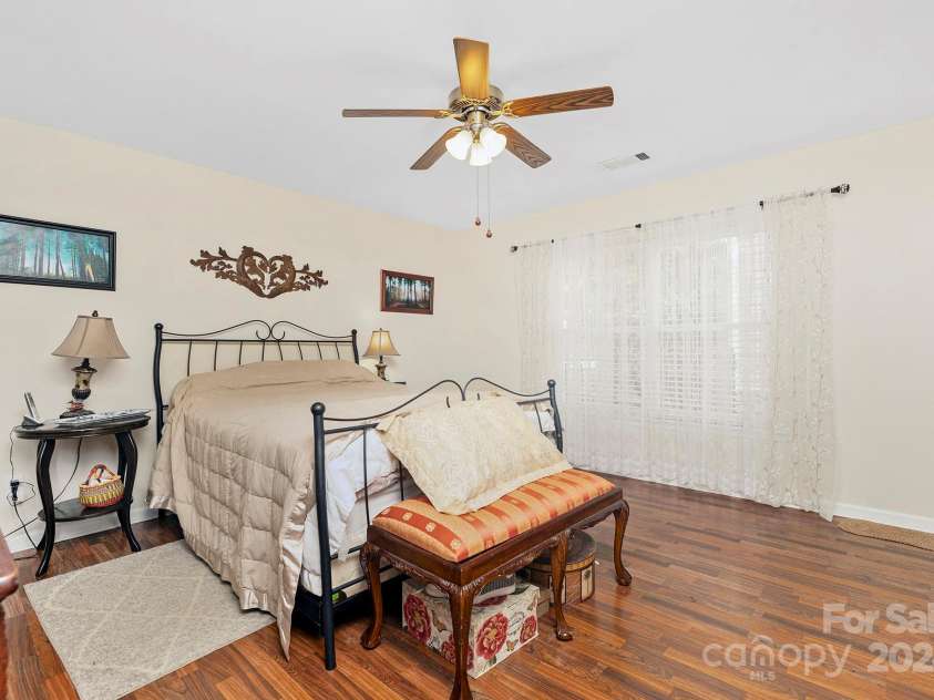 9325 Seamill Road, Charlotte, NC 28278.  MLS# CAR4130842, YatesRealty ID 3001. Primary bedroom