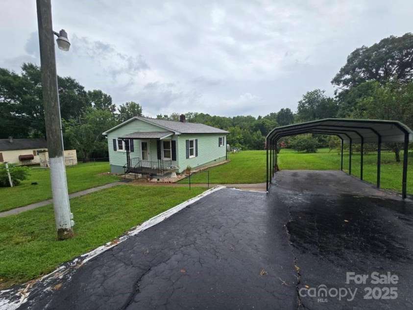 105 La Colline Avenue, Morganton, NC 28655.  MLS# CAR4288424, YatesRealty ID 30010. 