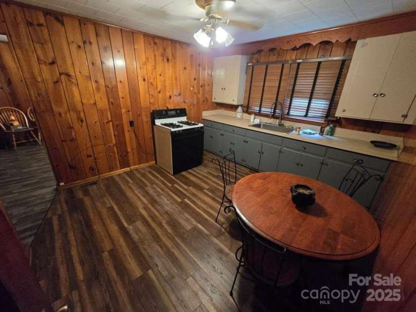 105 La Colline Avenue, Morganton, NC 28655.  MLS# CAR4288424, YatesRealty ID 30010. 