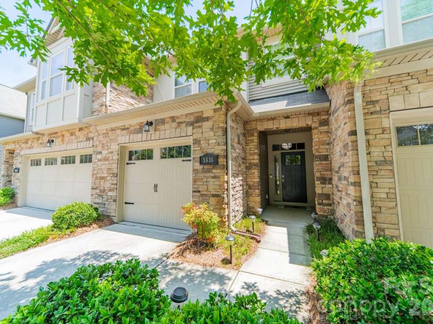 5636 Stonewells Drive, Charlotte, NC 28278.  MLS# CAR4389798, YatesRealty ID 30010. 