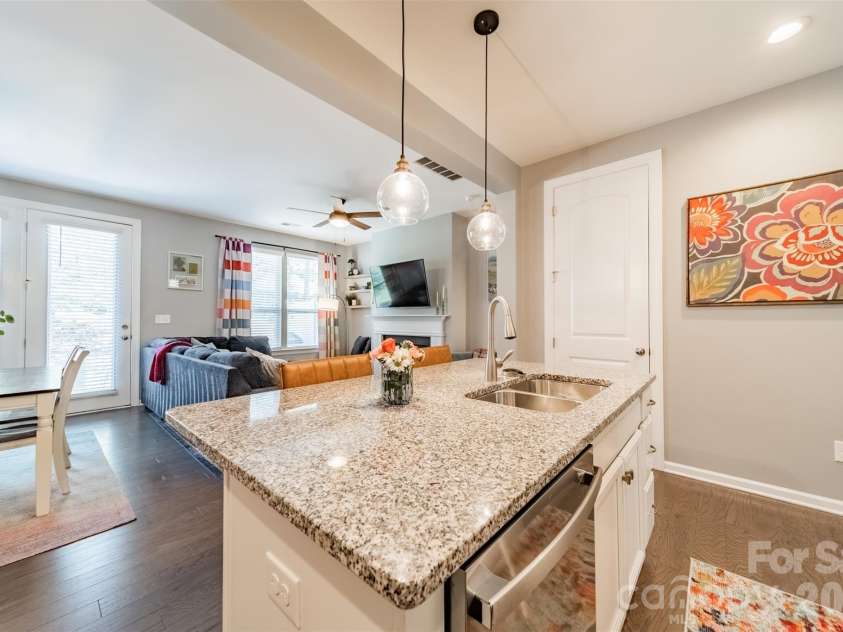 5636 Stonewells Drive, Charlotte, NC 28278.  MLS# CAR4389798, YatesRealty ID 30010. Open Floorplan
