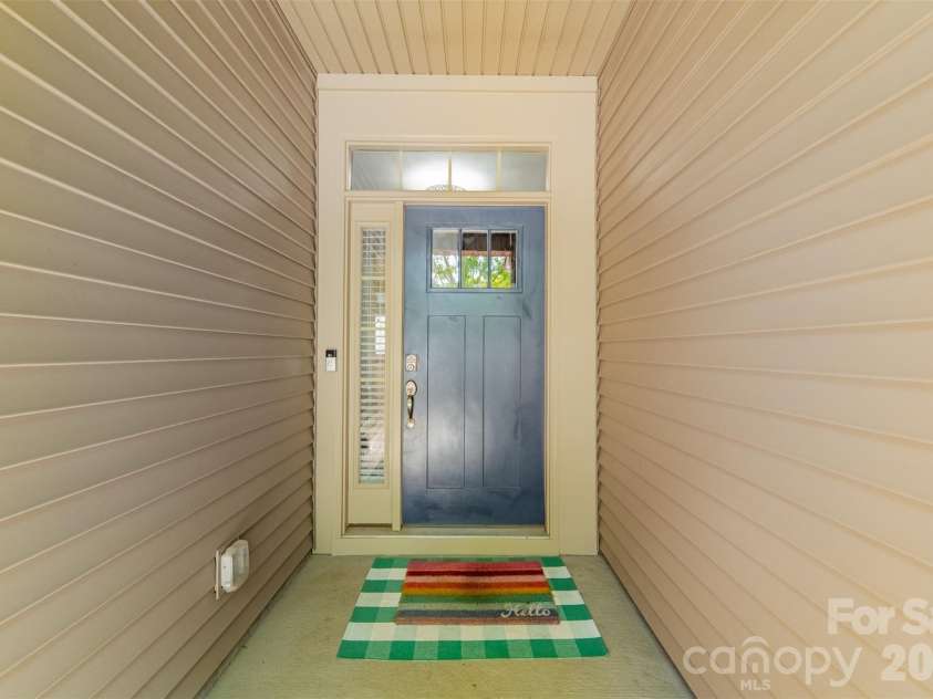 5636 Stonewells Drive, Charlotte, NC 28278.  MLS# CAR4389798, YatesRealty ID 30010. Private Entry