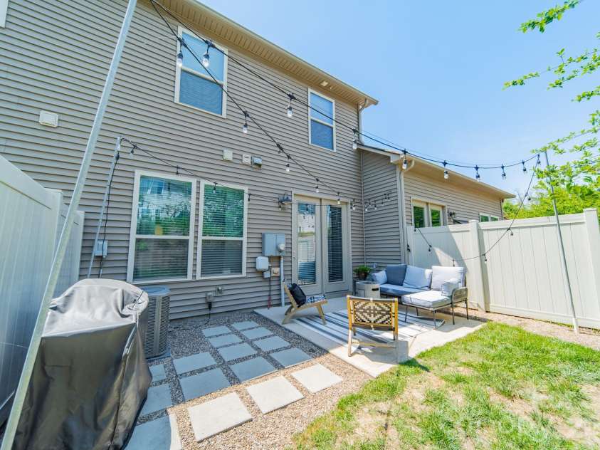 5636 Stonewells Drive, Charlotte, NC 28278.  MLS# CAR4389798, YatesRealty ID 30010. Yard